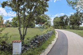 ISTRA, SV. LOVREČ - Građevinsko zemljište 989 m2 s priključcima i dozvolom, Sveti Lovreč, Terrain