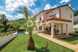 OPATIJA - BREGI - kuća / villa 240m2 sa pogledom na more i bazenom + uređen okoliš 800m2, Matulji, Haus