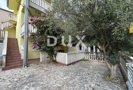 ZADAR, SABUNIKE - Kuća s 3 apartmana, Privlaka, Σπίτι