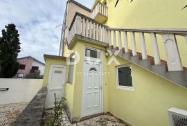 ZADAR, SABUNIKE - Kuća s 3 apartmana, Privlaka, Σπίτι