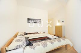 BIBINJE, ZADAR - TOP LOKACIJA! Uhodani restoran s apartmanima 1. red do mora, Bibinje, العقارات التجارية