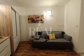 Najam garsonijere na nižem katu nebodera na Kozali 24 m2, Rijeka, Appartement