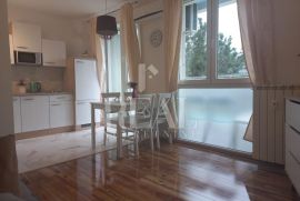 Najam garsonijere na nižem katu nebodera na Kozali 24 m2, Rijeka, Appartement