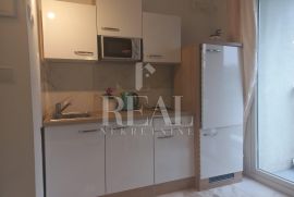 Najam garsonijere na nižem katu nebodera na Kozali 24 m2, Rijeka, Appartement