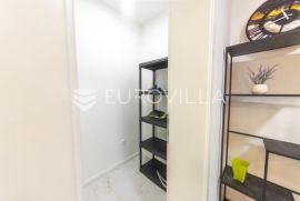 Osijek, Retfala, divan trosoban stan NKP 90m2 s vlastitim vrtom, Osijek, Wohnung