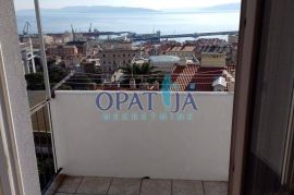 Belveder, prekrasan stan sa balkonom i pogledom, spremištem, Rijeka, Appartement