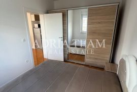 APARTMAN NA 1. KATU STAMBENE ZGRADE, POGLED NA MORE - POVLJANA, PAG, Povljana, Appartement