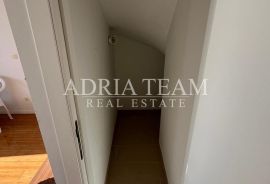 DVOETAŽNI APARTMAN S POGLEDOM NA MORE, POTKROVLJE + GALERIJA - POVLJANA, PAG, Povljana, Stan