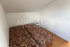 DVOETAŽNI APARTMAN S POGLEDOM NA MORE, POTKROVLJE + GALERIJA - POVLJANA, PAG, Povljana, Stan