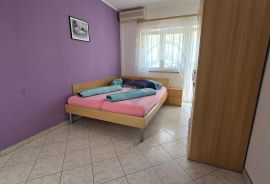 Vodice, apartmanska kuća sa 7 apartmana i ljetnom kuhinjom, Vodice, Casa