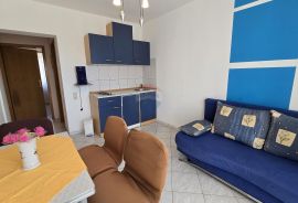 Vodice, apartmanska kuća sa 7 apartmana i ljetnom kuhinjom, Vodice, Casa