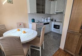 Vodice, apartmanska kuća sa 7 apartmana i ljetnom kuhinjom, Vodice, Casa