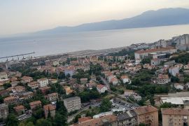 Rijeka, Rastočine, 3s+db 86 m2 sa balkonom i pogledom na more, Rijeka, Appartamento