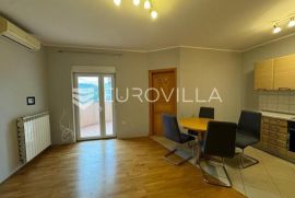 Pula, Valmade, obiteljski stan na mirnoj lokaciji NKP 59,99 m2, Pula, Appartment