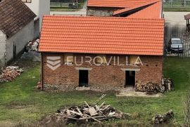 Velika, Hrvatskih branitelja, kuća sa dvije pomoćne zgrade, Velika, Maison