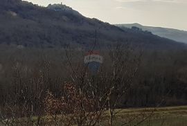 Istra, okolica Motovuna,građevinsko zemljište sa ucrtanim zgradama, Motovun, Γη