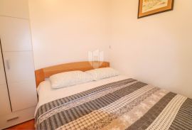 Umag, okolica komforan stan s pogledom na more !, Umag, Appartment