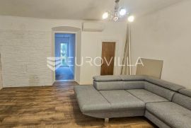 Istra, Buje, renovirani stan 56m2 s 2 spavaće sobe!, Buje, Apartamento