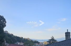 Centar, stan s velikom terasom, za adaptaciju, Rijeka, Apartamento