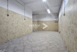 Centar, stan s velikom terasom, za adaptaciju, Rijeka, Apartamento