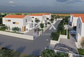 ZADAR, RTINA - Projekt s dozvolama za gradnju 6 luksuznih vila, Ražanac, Земля