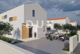 ZADAR, RTINA - Projekt s dozvolama za gradnju 6 luksuznih vila, Ražanac, Земля