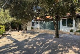 Zadar-okolica! Hotel prvi red do mora! Potencijal!3.450.000€, Posedarje, Ticari emlak