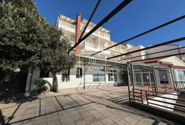 Zadar-okolica! Hotel prvi red do mora! Potencijal!3.450.000€, Posedarje, Ticari emlak