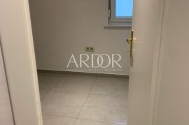 Jadranovo, novouređeni apartman, 45 m², Crikvenica, Appartement