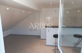 Jadranovo, novouređeni apartman, 45 m², Crikvenica, Appartement