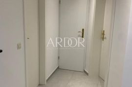 Jadranovo, novouređeni apartman, 45 m², Crikvenica, Appartement