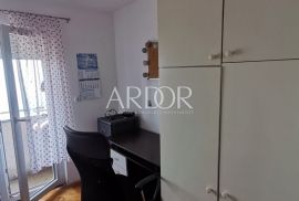 Turnić, prodaja stana u stambenoj zgradi s odličnim pogledom, Rijeka, Appartment