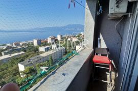 Turnić, prodaja stana u stambenoj zgradi s odličnim pogledom, Rijeka, Appartment