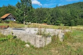 Parcela sa započetom gradnjom, Mrkopalj, Terreno