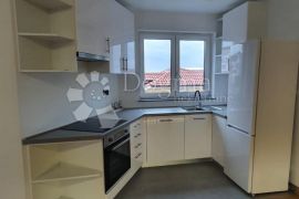 Novouređeni stan u Kostreni, Kostrena, Wohnung