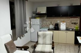 OTOK KRK - KUĆA SA 6 APARTMANA, Omišalj, House