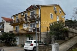 OTOK KRK - KUĆA SA 6 APARTMANA, Omišalj, House