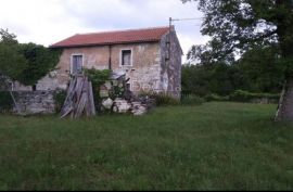 KAMENA KUĆA SA VELIKIM GRAĐEVINSKIM ZEMLJIŠTEM, Oprtalj, Kuća