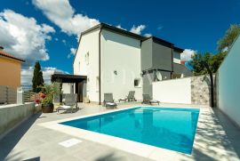 Soline, dvojna kuća s bazenom 100m od mora, Dobrinj, Famiglia
