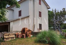 Stara kamena kuća za renovaciju, okolica Malinske, Malinska-Dubašnica, House