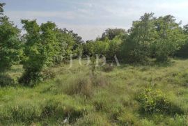 Poljoprivredno zemljište na odličnoj lokaciji - potencijal!, Krk, Terreno
