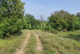 Poljoprivredno zemljište na odličnoj lokaciji - potencijal!, Krk, Terreno