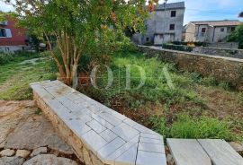 Autentična kamena kuća s okućnicom, Dobrinj - otok Krk, Dobrinj, Ev