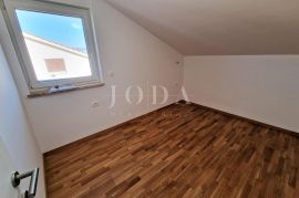 Novogradnja, apartman s otvorenim pogledom na more, Njivice, Omišalj, Apartamento