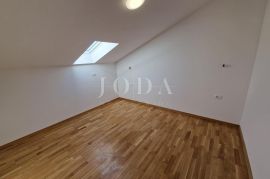 Novogradnja, apartman s otvorenim pogledom na more, Njivice, Omišalj, Flat