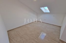 Novogradnja, apartman s otvorenim pogledom na more, Njivice, Omišalj, Διαμέρισμα