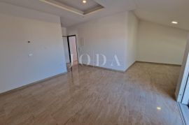 Novogradnja, apartman s otvorenim pogledom na more, Njivice, Omišalj, Apartamento