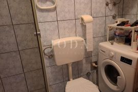 Jednosoban stan s prostorom u potkrovlju, okolica Malinske, Malinska-Dubašnica, Apartamento