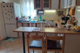 Jednosoban stan s prostorom u potkrovlju, okolica Malinske, Malinska-Dubašnica, Appartment