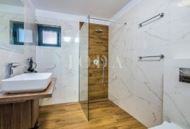 Punat - apartman u prizemlju s bazenom i okućnicom, Punat, Kвартира